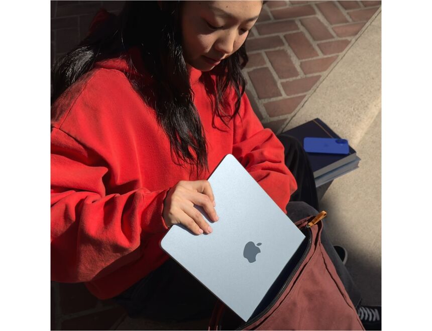 Apple MacBook Air 13" (MC6U4D/A)